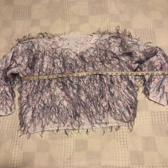 Beautiful women’s knitted sweater - Picture 9 of 10